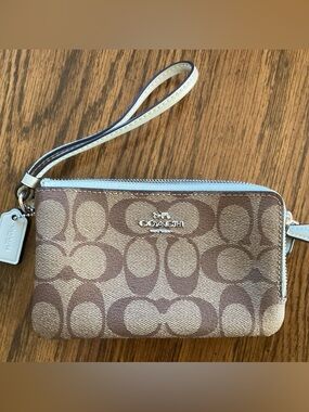 Coach Signature Double Zip Wristlet in Brown And Light Blue With Hang Tag, NWOT
